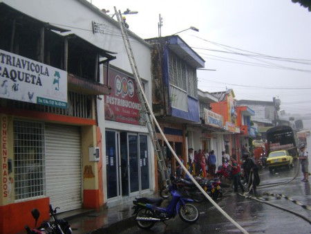 INCENDIO CONSUMIÓ BODEGA